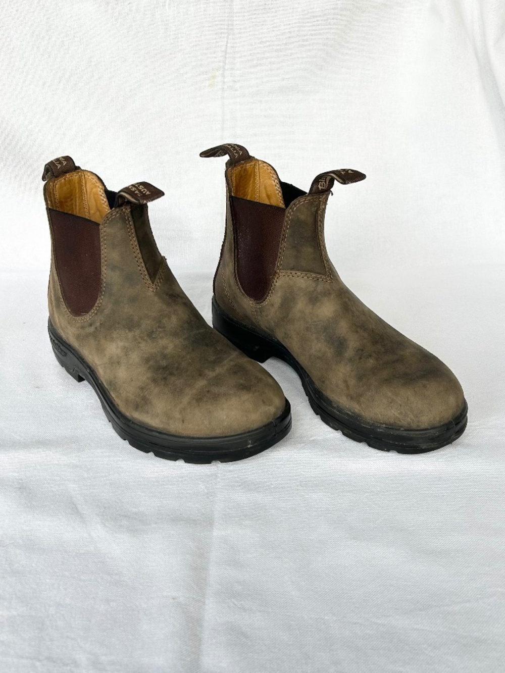 CLASSIC BLUNDSTONE CHELSEA BOOTS AUS 4/ US Women’s 7